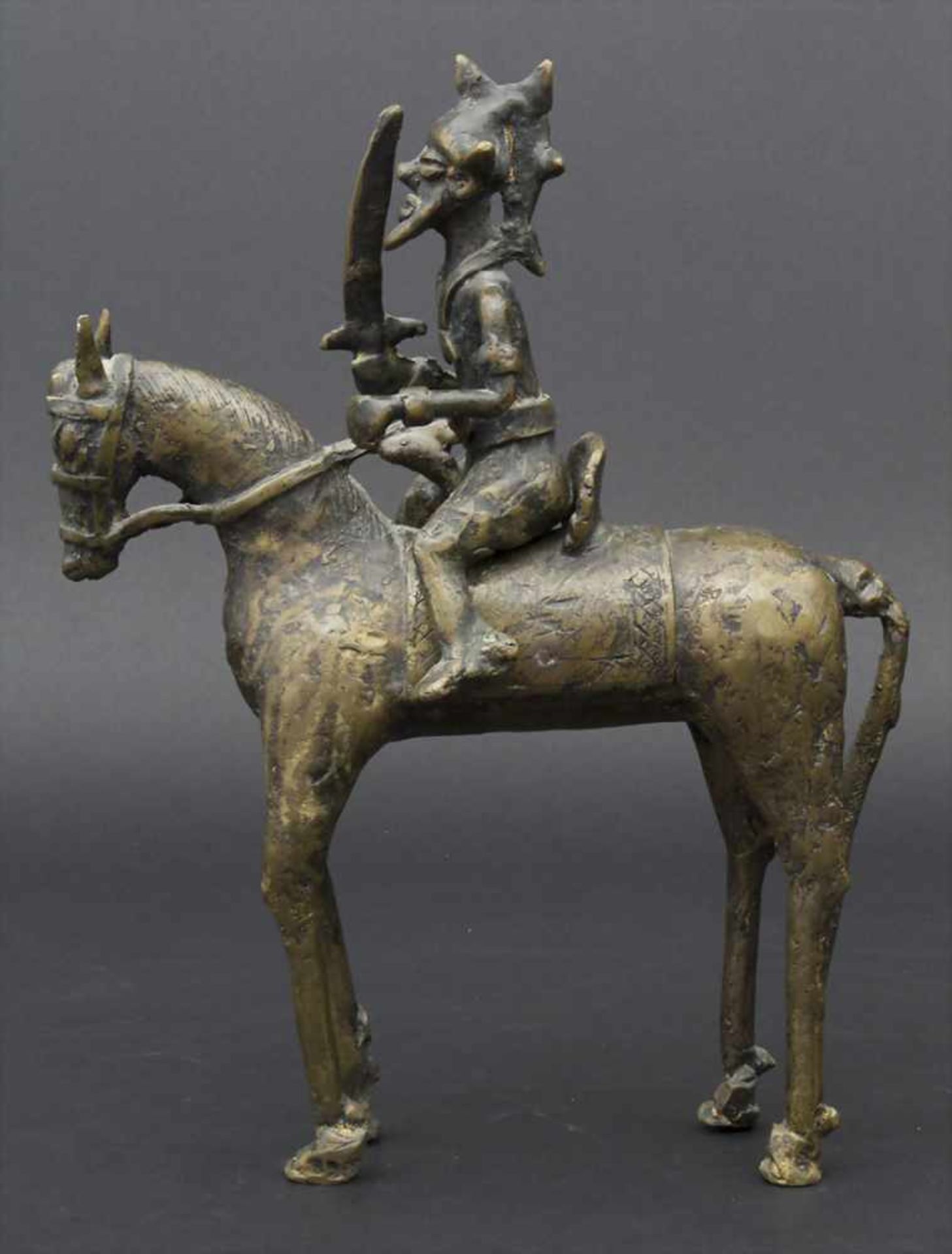 Reiter / Krieger zu Pferd, Benin, NigeriaMaterial: Bronze,Maße: 27 cm,Zustand: Gussfehler.- - -20.00