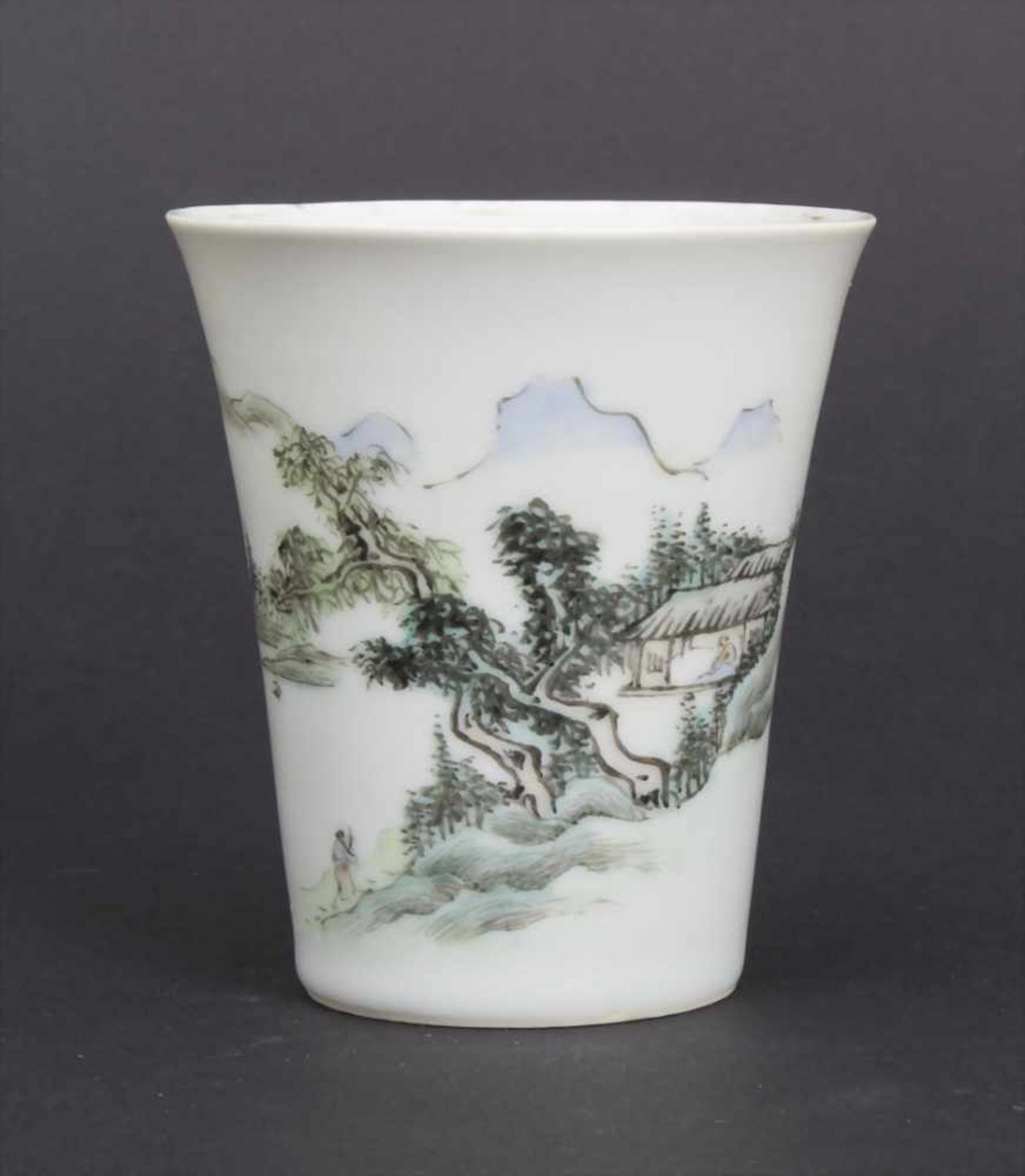 Pinselbecher / A Brush Cup, Japan, um 1900Material: Porzellan umlaufend bemalt, glasiertMarke: