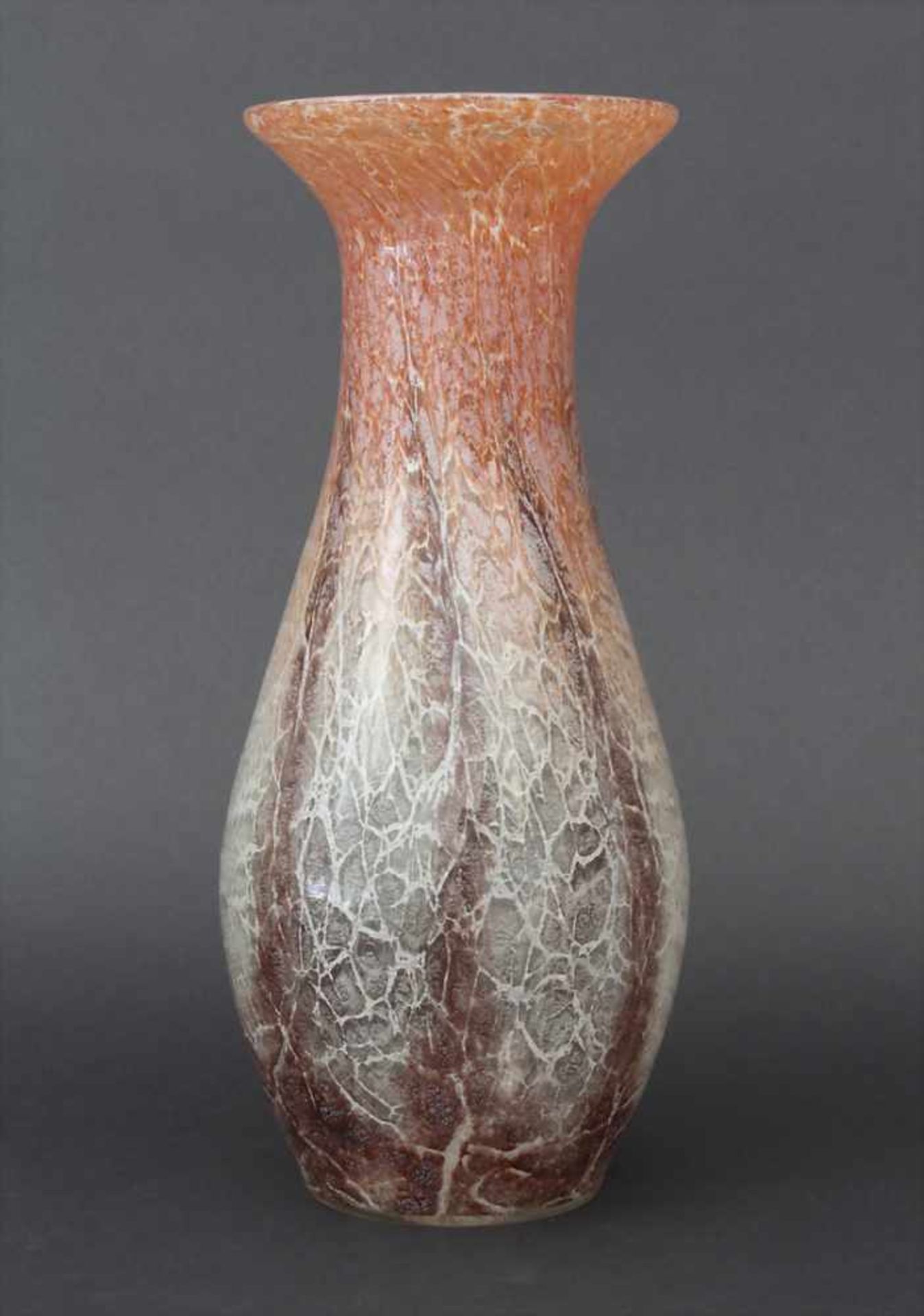 WMF-Ikora-Vase / A WMF Ikora vaseMaterial: farbloses Glas, unterfangen in Rot, Bordeaux und Weiß,
