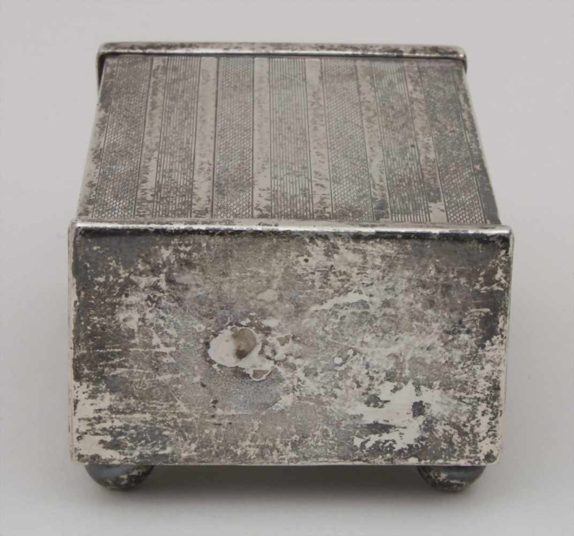 Streichholzetui auf Kugelfüßen / A silver matchbox on ball feet, Asprey & Co., London, 1911Material: - Image 3 of 9