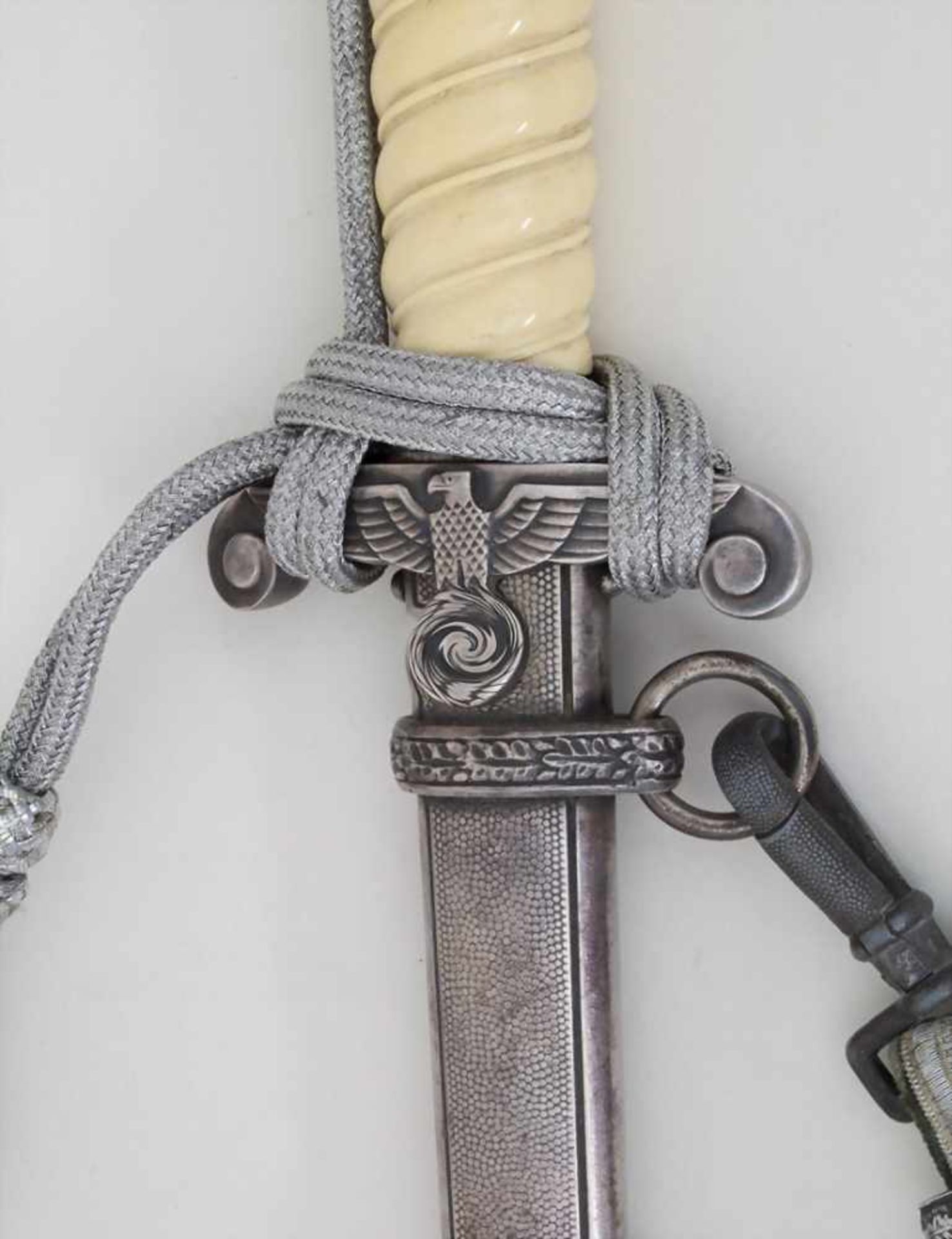 Heeres Offiziersdolch / An officers dagger, 3. ReichHeeres Offiziersdolch mit Portepee und Gehänge, - Bild 3 aus 3