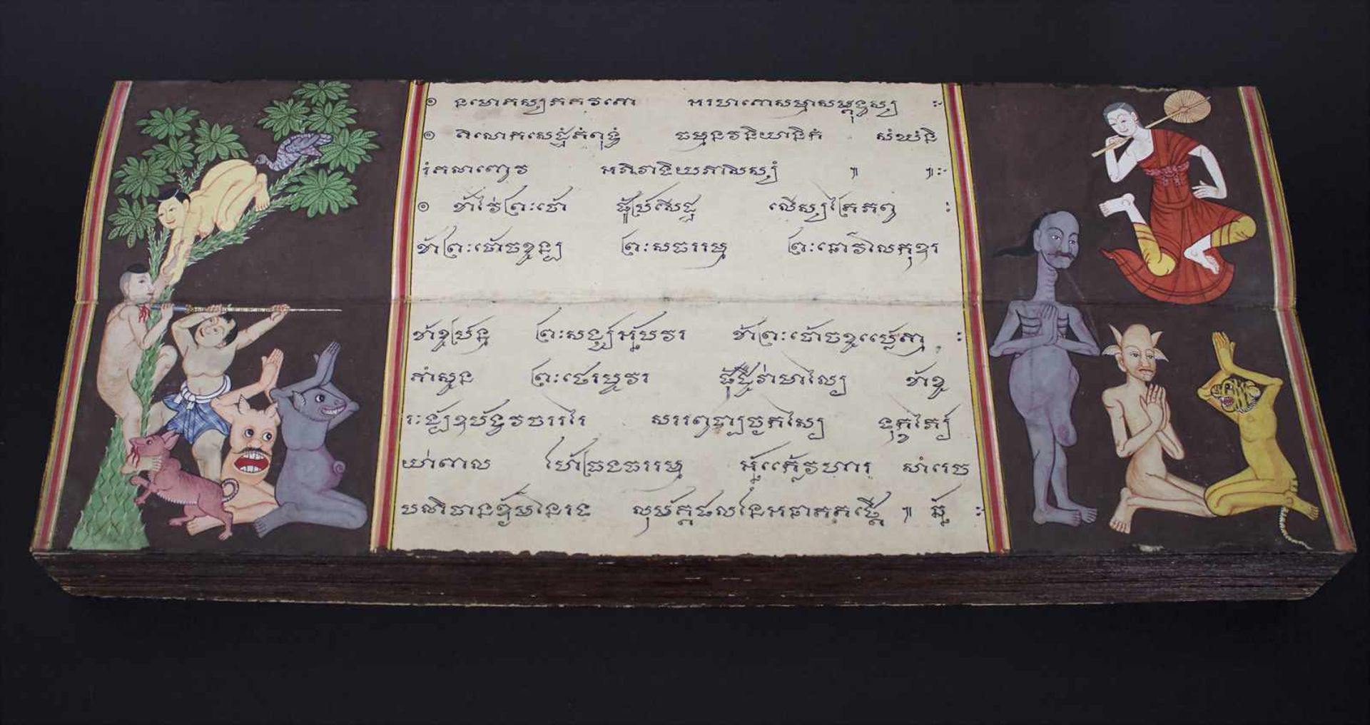 Heilige burmesische Texte, um 1900Material: Buchdeckel vergoldet mit 12 Farbtafeln,Maße: 68 x 14 x 7