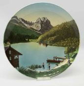 Wandplatteum 1890, Villeroy & Boch Mettlach, Dekor Dec. 176 „Zugspitze u. Rissersee“, verso