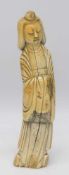 Asiatischer DildoJapan 19. Jh., Elfenbein geschnitzt in Form einer Geisha, verso signiert, H. 27 cm