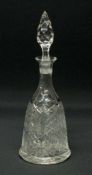 Kristall Karaffeum 1920er Jahre, Kristallglas mit reichem Handschliff, Original Stopfen, H. 31 cm