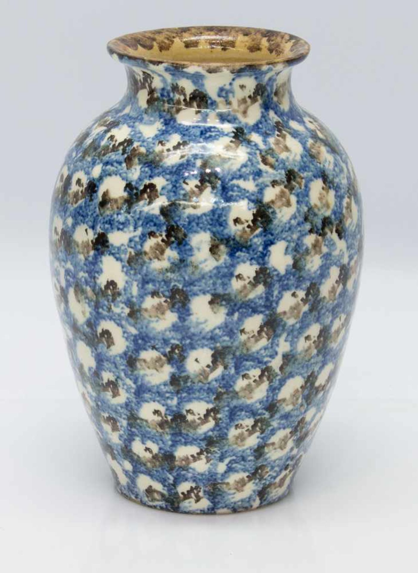 KeramikvaseBunzlau um 1920, typischer geschwemmelter Dekor, H. 19 cm