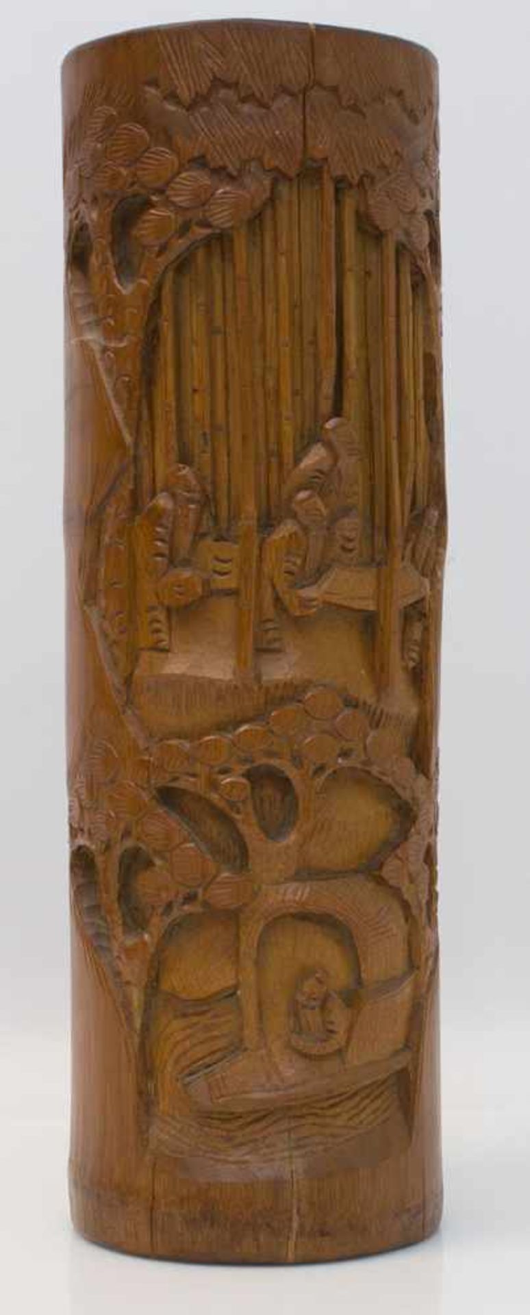 Pinselbehälterfür Kaligrafiepinsel, China, 20. Jh., Bambus, im Relief geschnitzt, Höhe 36 cm,
