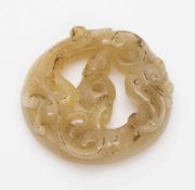 Antike Bi - ScheibeChina, schön geschnittene Jade mit zentraler Öffnung u. 2 Pantherköpfen, D. 6,5
