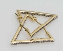 Ohrhänger585er GG/WG, 4,4 g, dreieckige Form, jew. mit zahlreichen Diamanten (zus. ca. 0,25 ct.)