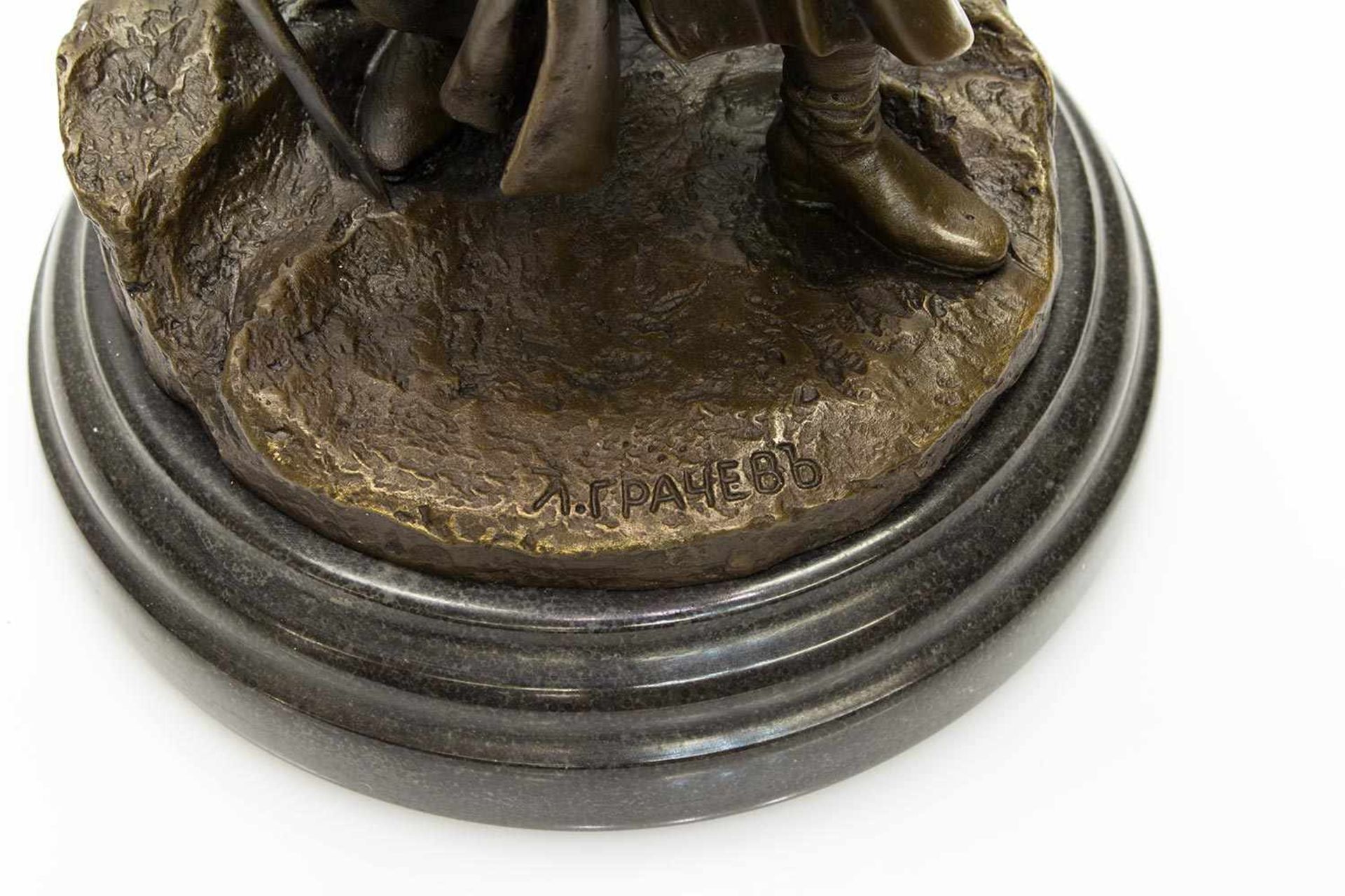 A. Granev (russischer Bildhauer d. 20. Jh.)KosakeBronze auf Marmorplinthe, H. 25 cm, auf Sockel - Bild 2 aus 2