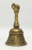 TempelglockeIndien frühes 20. Jh., Bronze im Glockengußverfahren hergestellt mit Elefantenbekrönung,