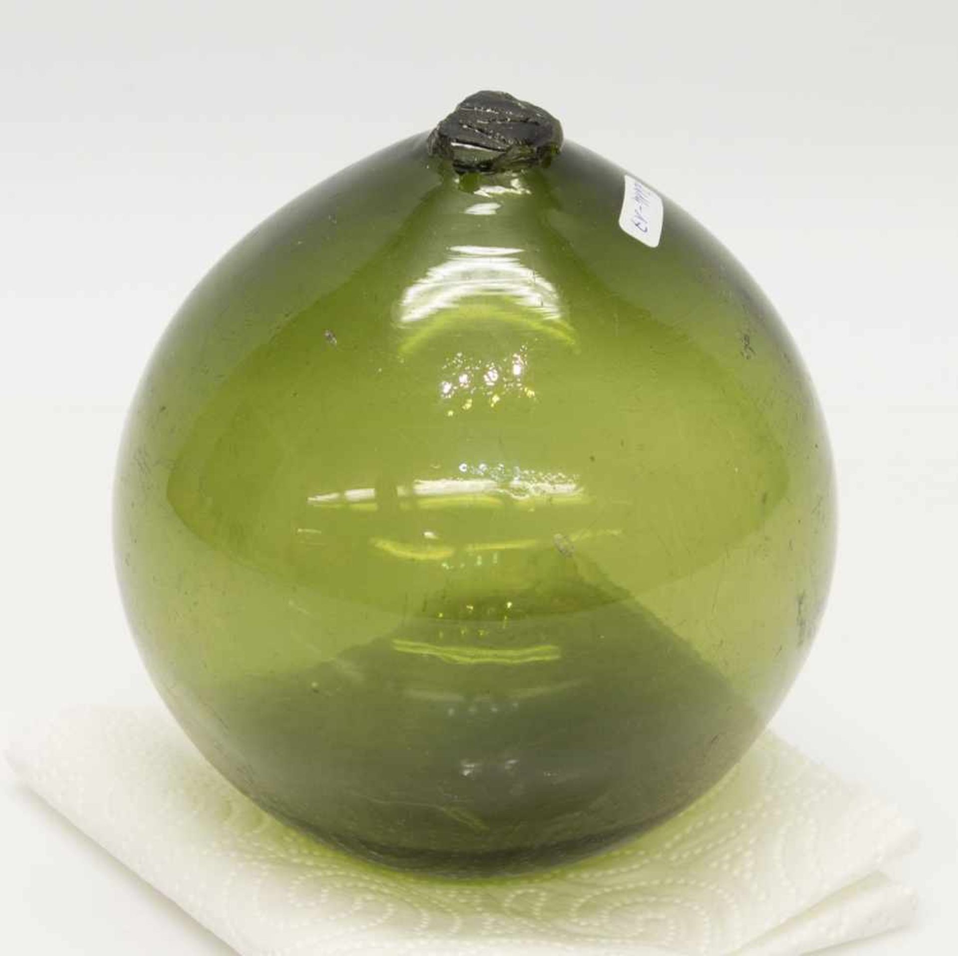 NetzkugelMecklenburger Waldglas 19. Jh., Grünglas in Form geblasen, mit unles. Siegel verschloßen,