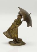 Mädchen im Sturmkleine Bronzefigur um 1880, minutiös ausgeführt, H. 9,5 cm