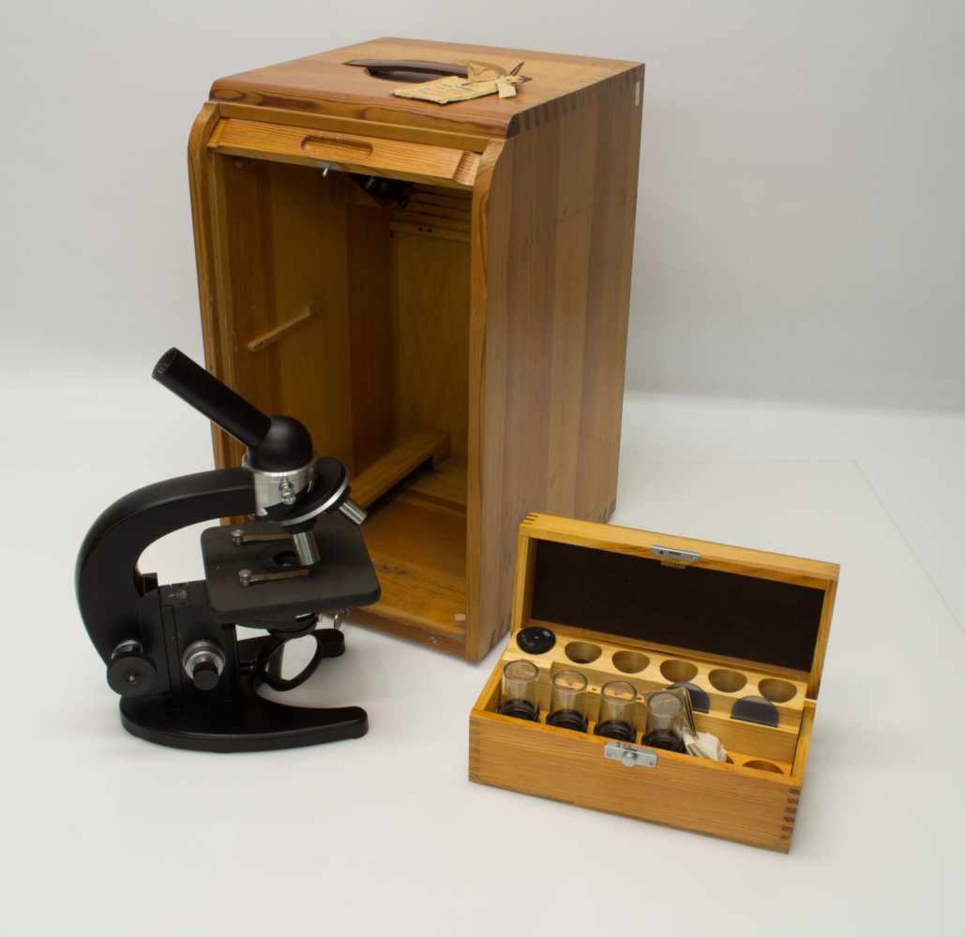 TischmikroskopMikroskop Carl Zeiss Jena, Nr. 449591, 1Q-Qualtität, im Original Holzkasten, keine