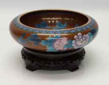 CloisonnèschaleChina 20. Jh., feiner Blütendekor und Paradisvögel in traditioneller Cloisonnè-