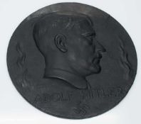 WandplattePortrait Adolf Hitler, undeutlich signiert, datiert 1933, Eisenguß, D. 32 cm