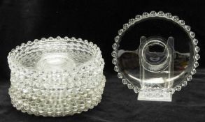 12 Desserttellerum 1930er/ 40er Jahre, Klarglas mit Perlbandrand, D. 15 cm