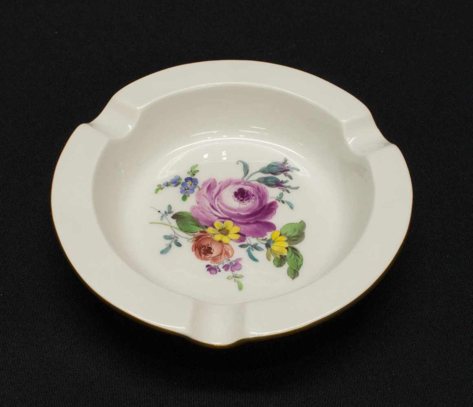 AscherPorzellanmanufaktur Meissen (Schwertermarke, 4 Schleifstriche), handgemaltes Blumenbouqett, D.