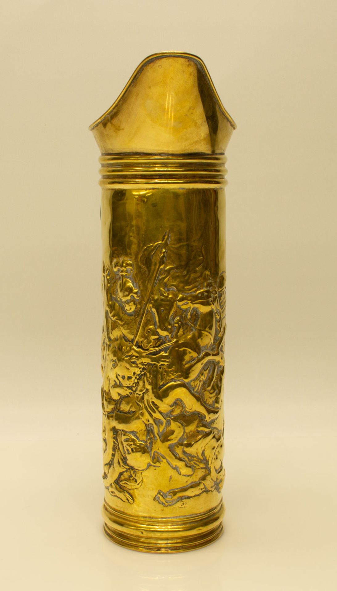 Weinkanne19. Jh., Kupfer mit reliefartiger, handgetriebener römisch-germanischer Kampfszene, - Bild 2 aus 6