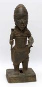 Afrikanischer Kriegerwohl Kamerun 20. Jh., Bronzeguß, H. 43 cm