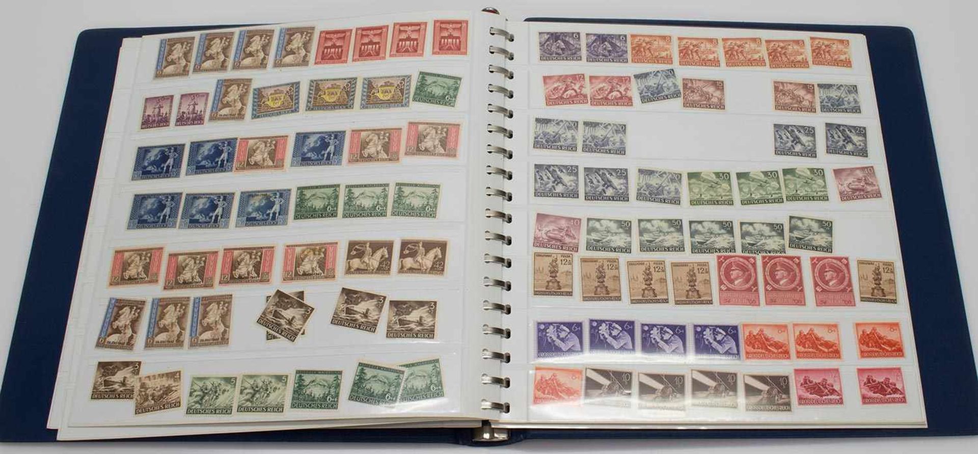 BriefmarkenalbumIII. Reich, über 600 Marken, postfrisch u. gestempelt, z.T. Zusammendrucke - Bild 3 aus 3