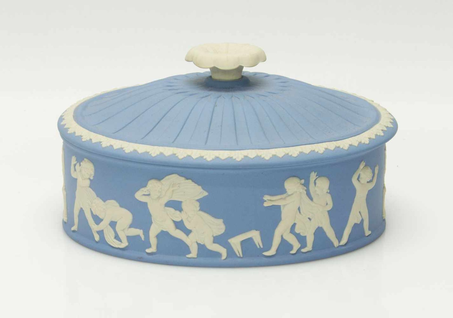 Deckeldose20. Jh., Manufaktur Wedgwood/ England, blaue Jasperware mit aufgelegter antiker