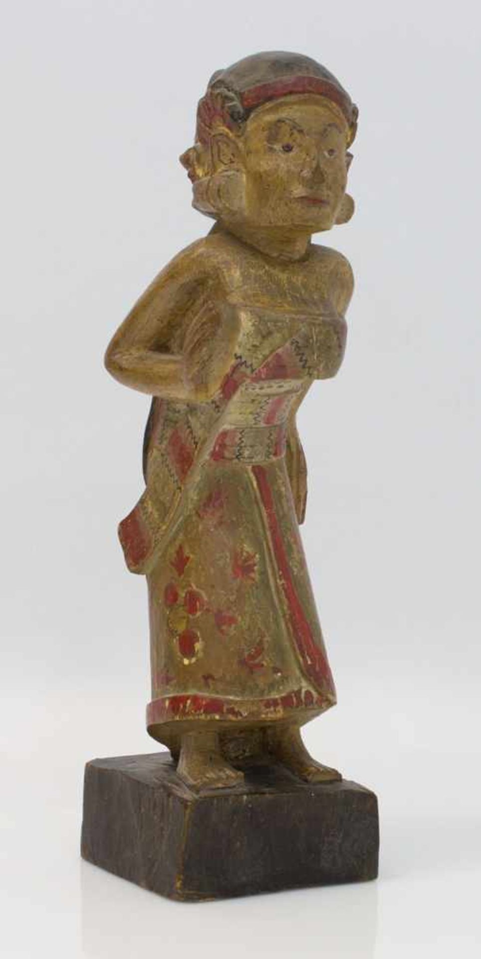 Asiatische Schnitzereiprimitive Schnitzerei um 1920, Holz, farbig gefasst, H. 29 cm