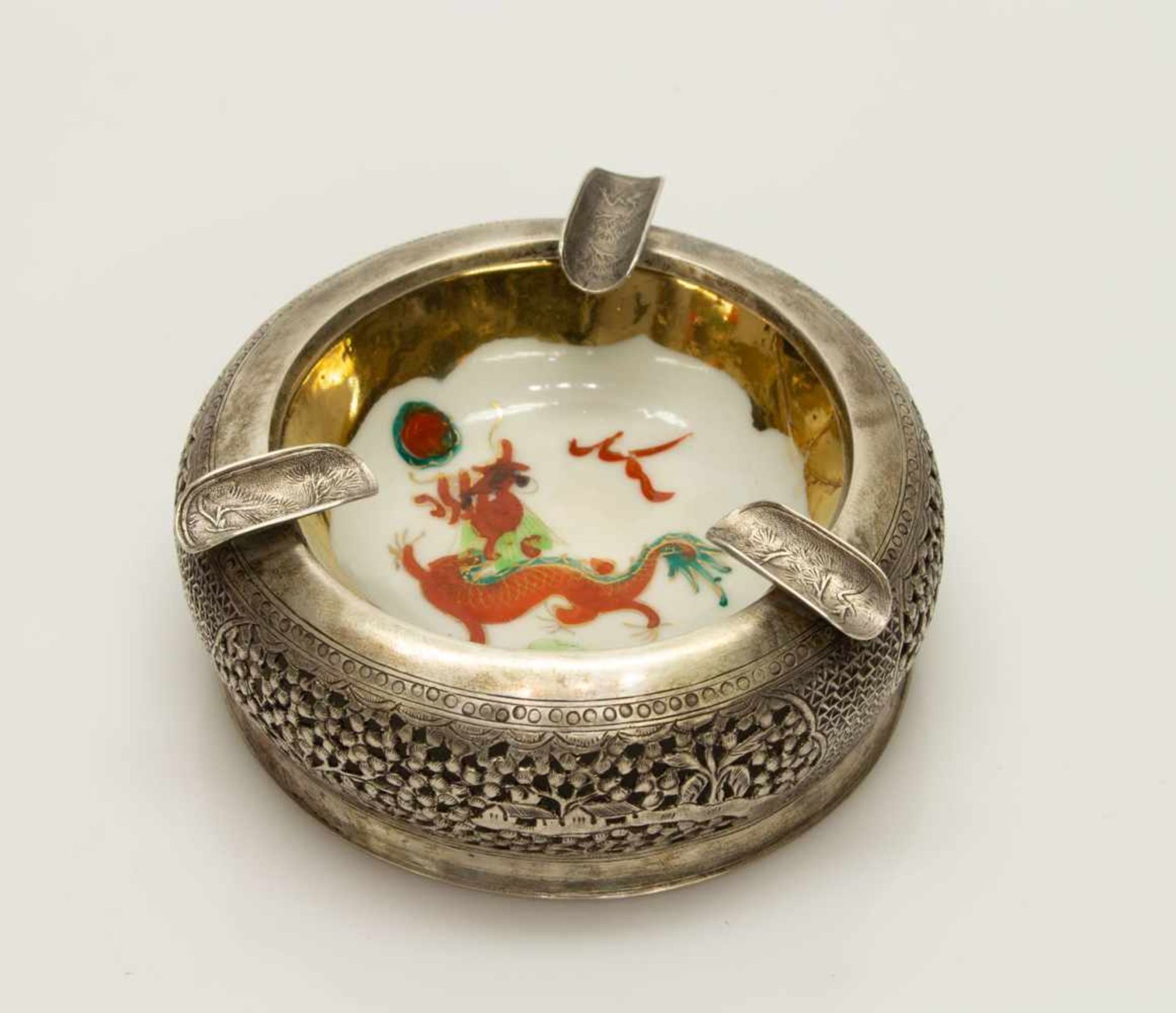 AschenbecherVietnam, 900er Silber, durchbrochener Dekor mit asiatischen Landschaften, handbemalte