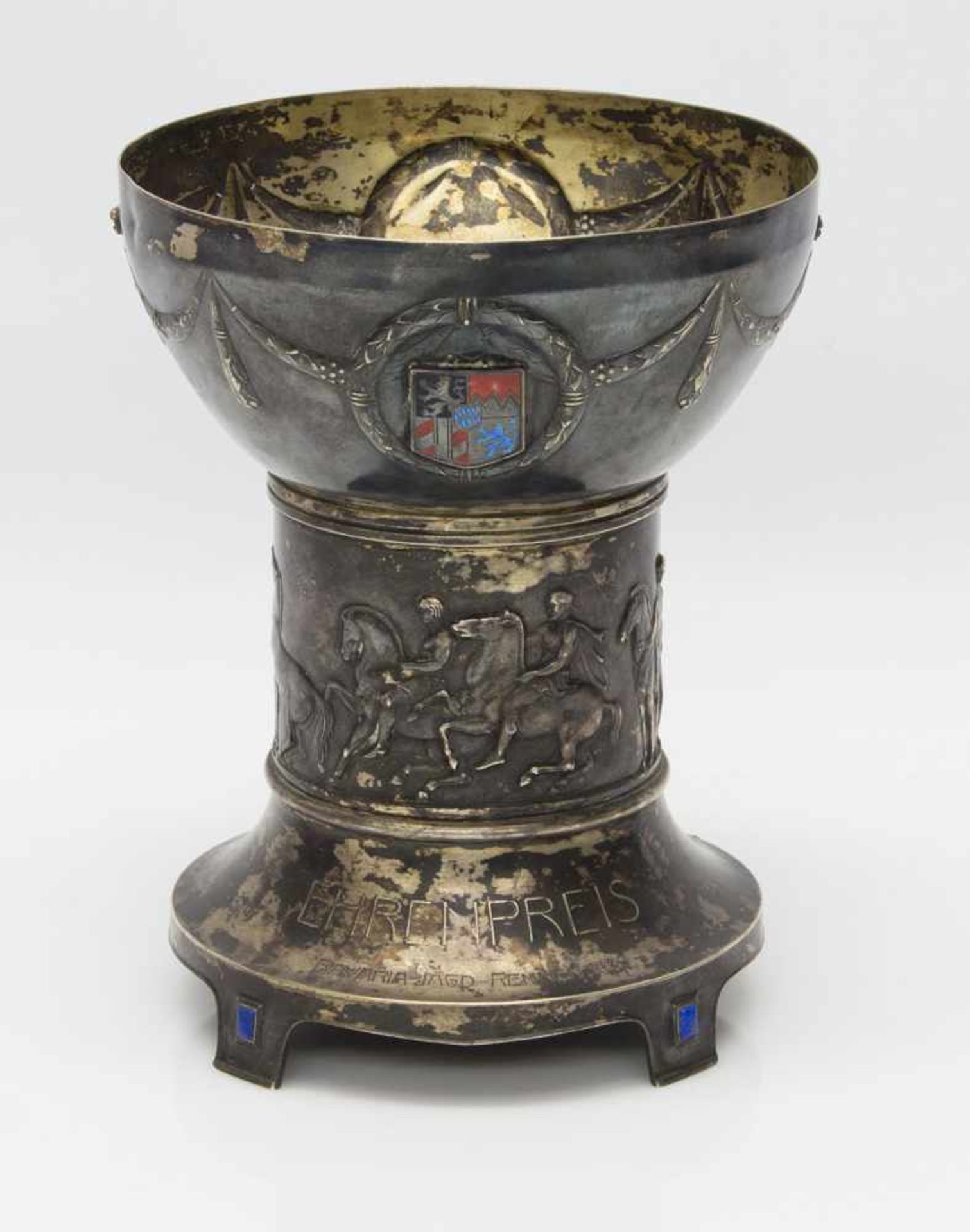 Silberpokal„Bavaria Jagd Rennen 1909“, 800er Silber mit Meistermarke F.Harrach & Sohn, aufgelegtes