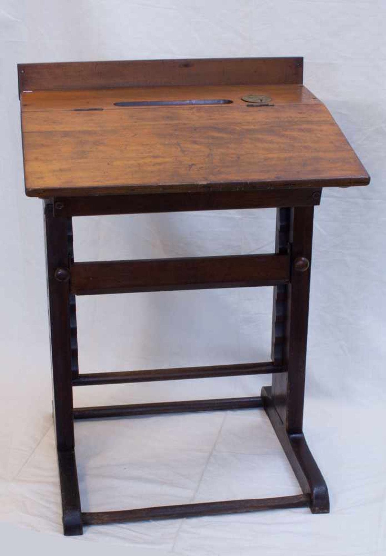Schülerpult u. -Stuhlum 1910/ 20, mehrfach verstellbar, klappbare Schreibplatte, mit Stauraum u. - Bild 2 aus 4
