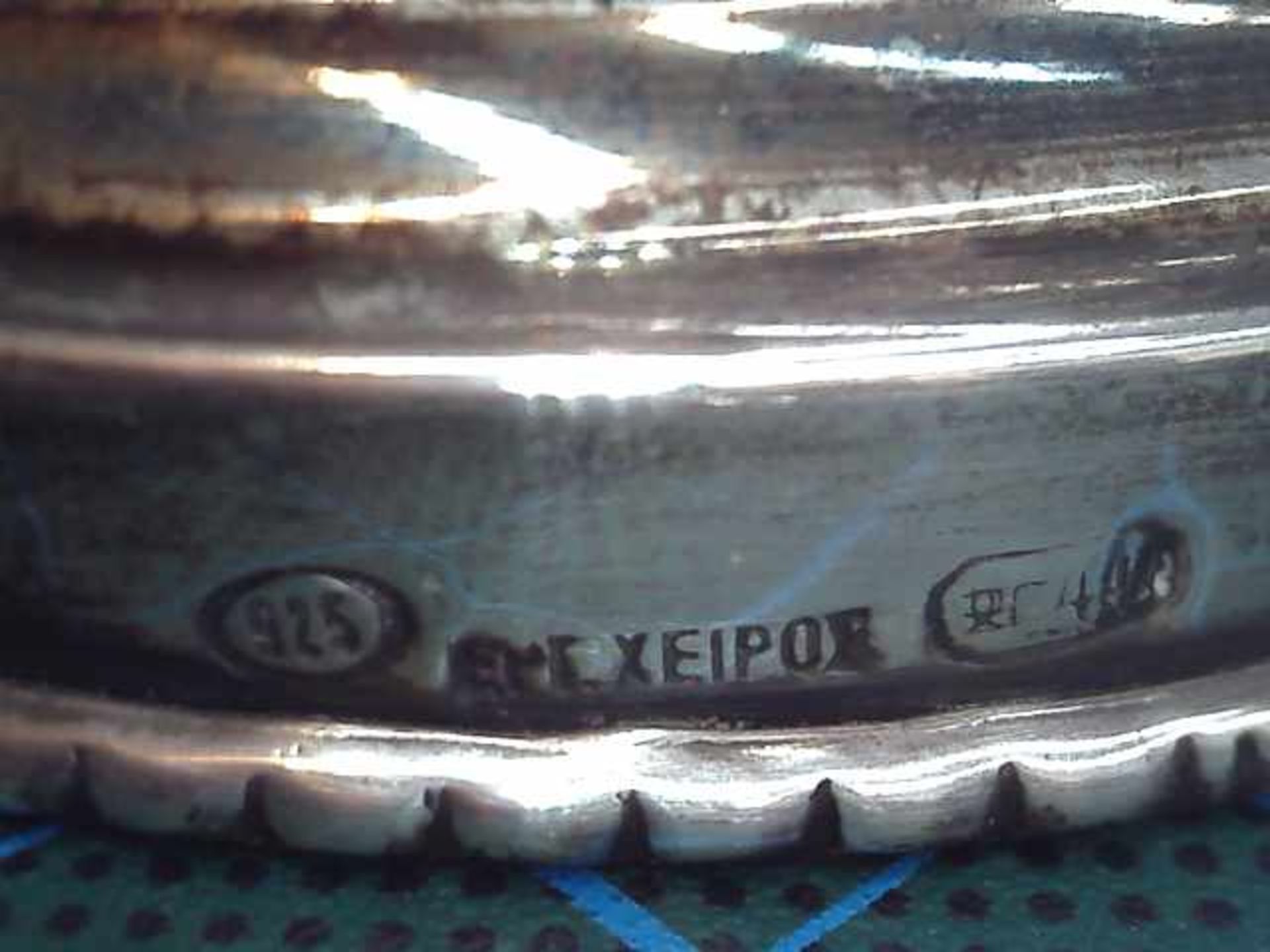 Tischleuchter925er Silber, Griechenland 19. Jh., Balusterschaft auf rundem Fuß, umlaufend ziseliert, - Image 2 of 3