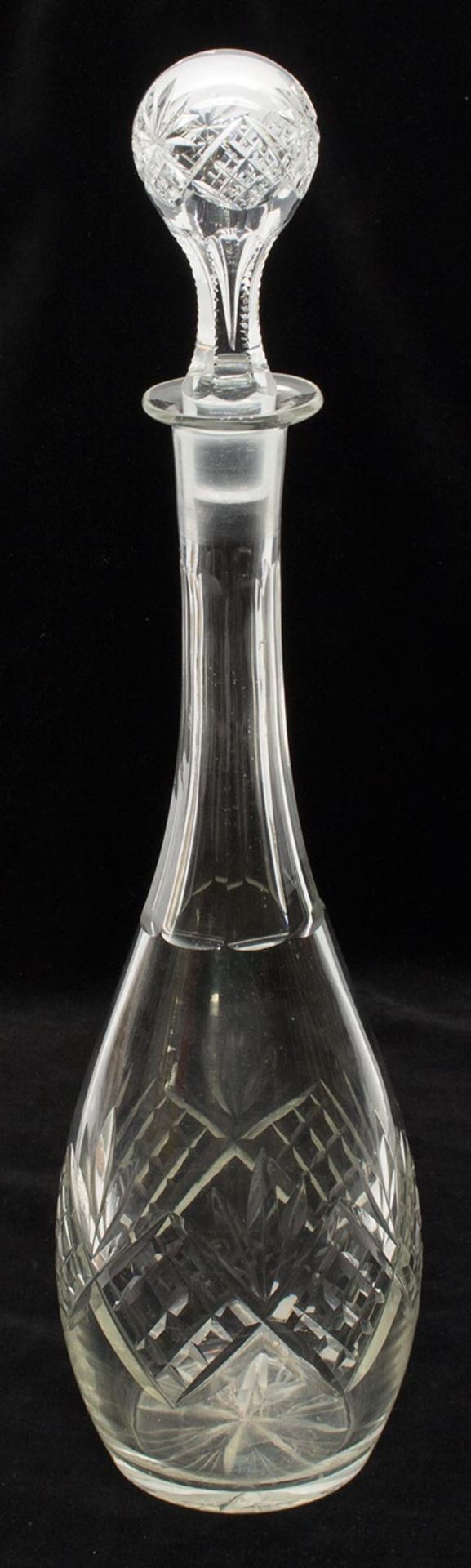 Karaffeum 1900, Kristallglas, handgeschliffener Dekor, H. 40 cm