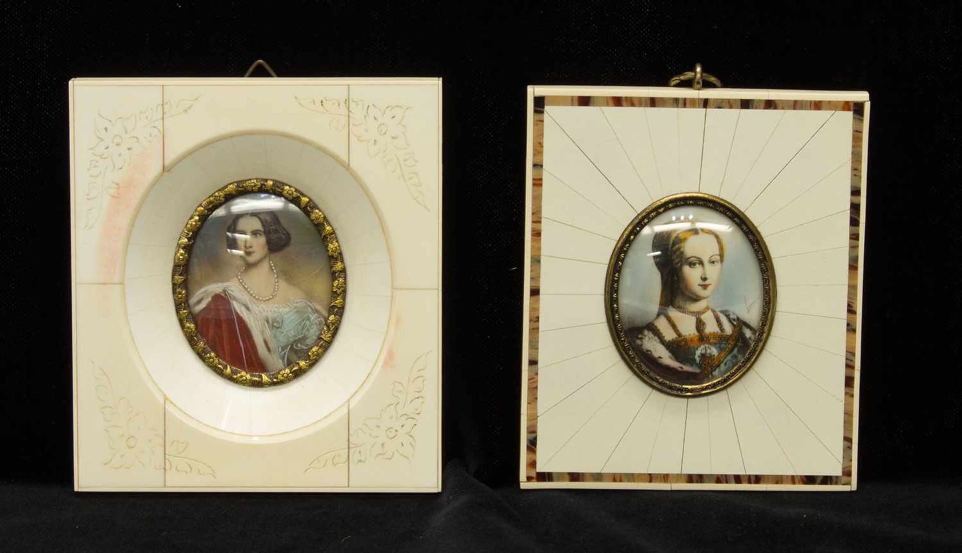 2 MiniaturenMiniaturportraits, paar adlige Damen um 1800, übermalte Lithografien, 10,5 x 9,5 cm