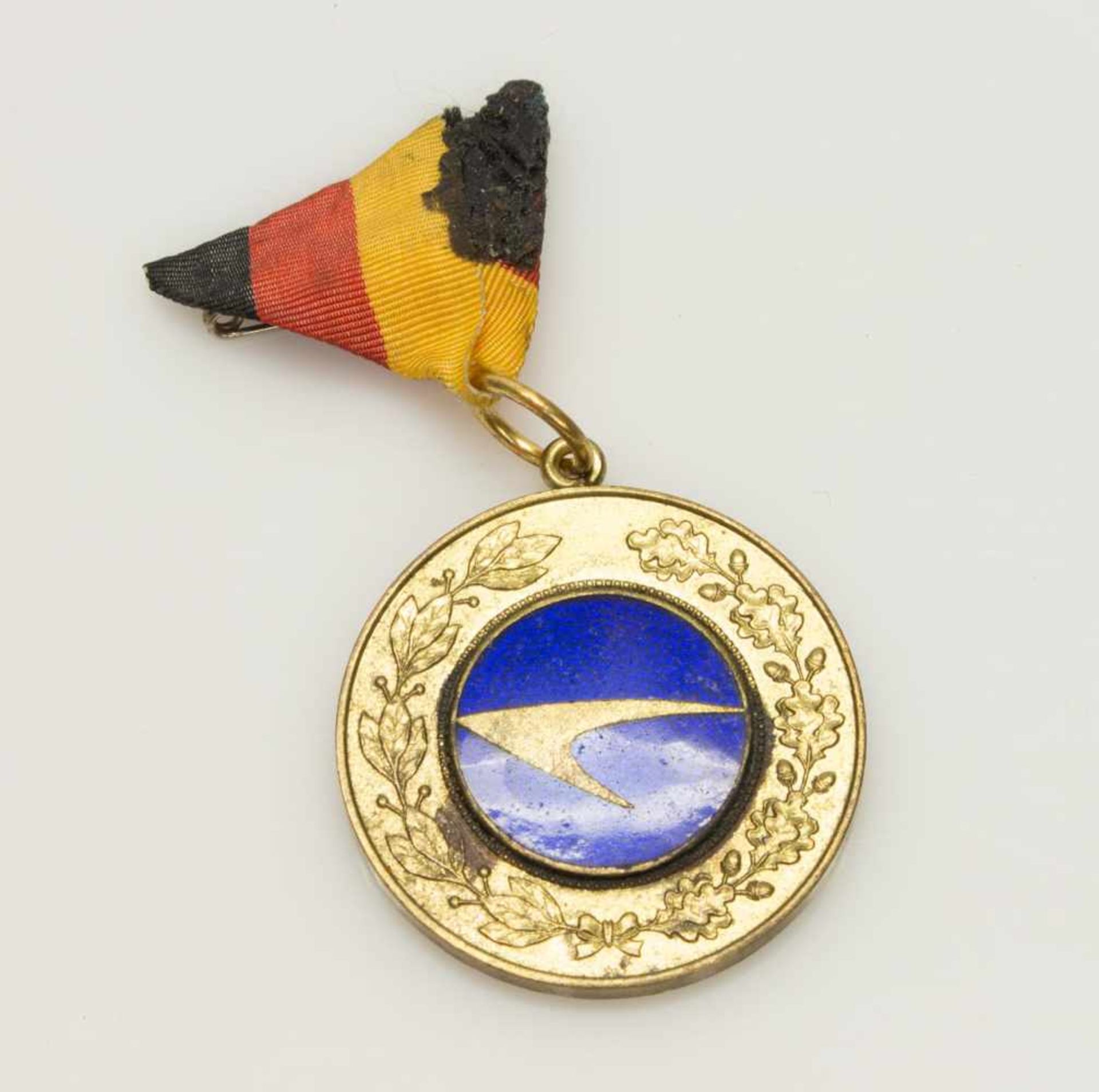 Medaille„Club der Luftfahrt von Deutschland e.V. 1966“, emailliert, am Band (aufgegangen in die