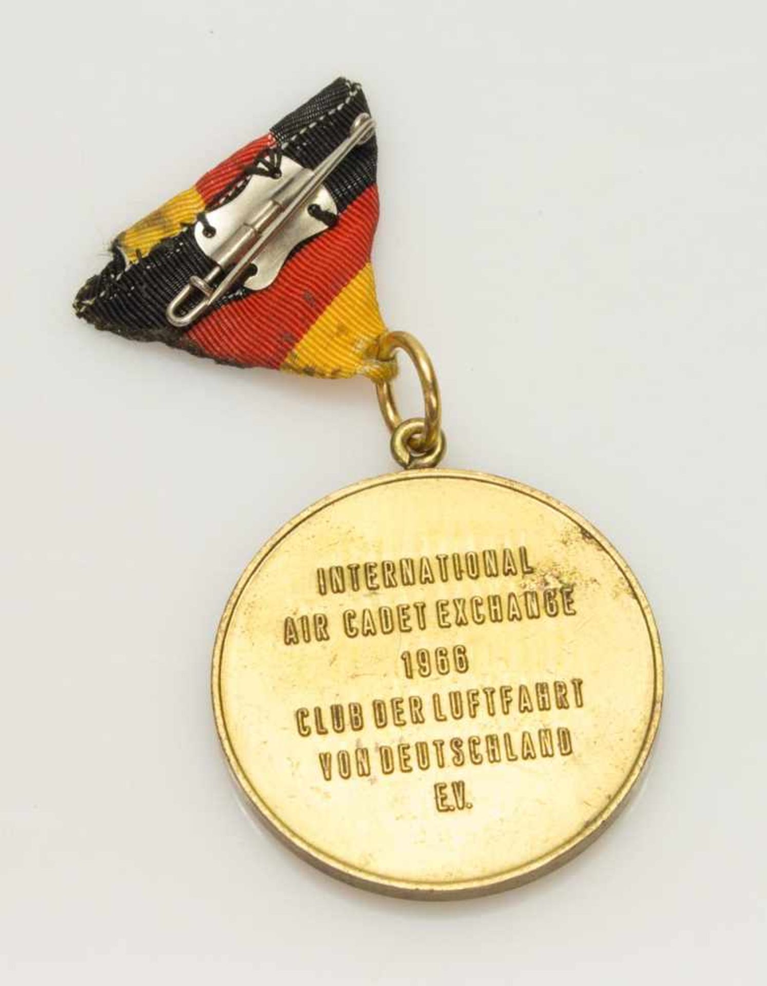Medaille„Club der Luftfahrt von Deutschland e.V. 1966“, emailliert, am Band (aufgegangen in die - Bild 2 aus 2