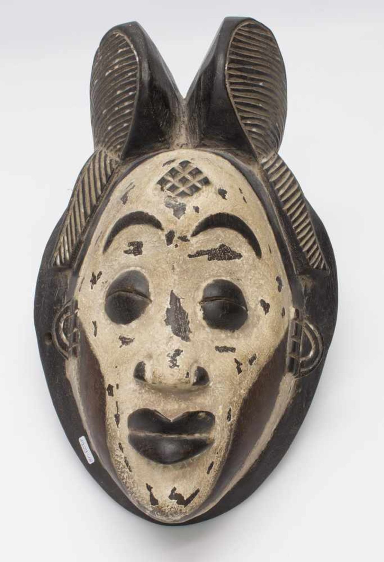 Okuyi-MaskePunu, Gabun 20. Jh., auch Mukudji genannt, weiße Fassung, H. 36 cm