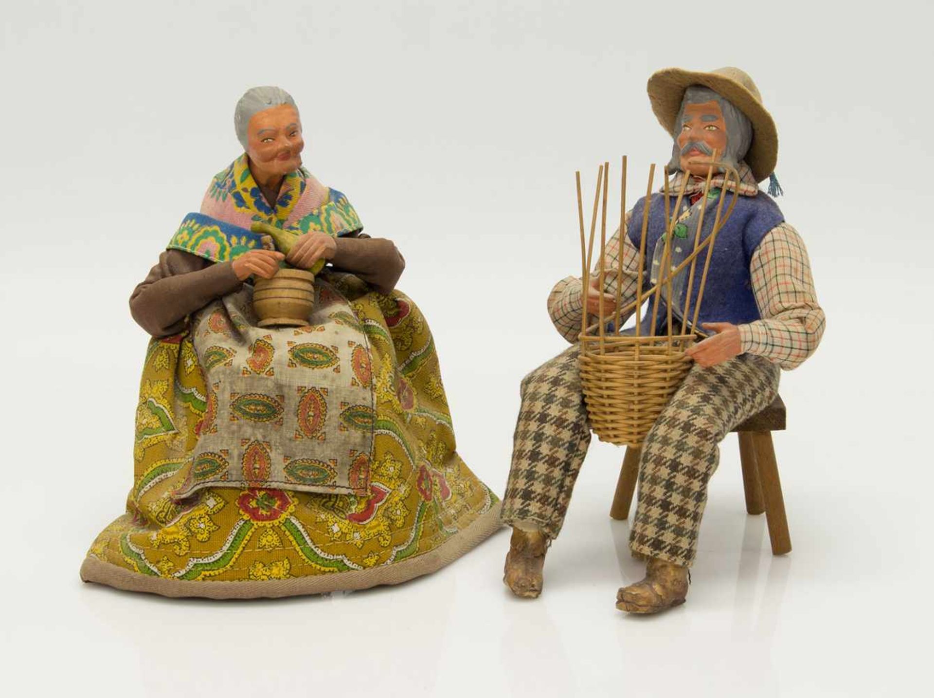 FigurenpaarTrachtenpaar, Masse farbig gefaßt, handgenähte Kleidung, H. 20 cm