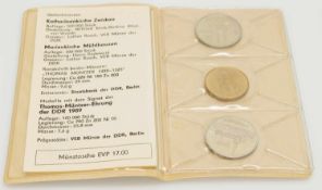 MünzmappeDDR 1989, Thomas Müntzer Ehrung, 2 x 5 Mark, 1 Medaille, stgl.