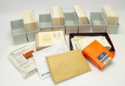 KonvolutBriefmarken BRD - Ersttagsbriefe 1974-2002, Ganzsachen, Markenhefte u. lose Marken, 1 Kiste
