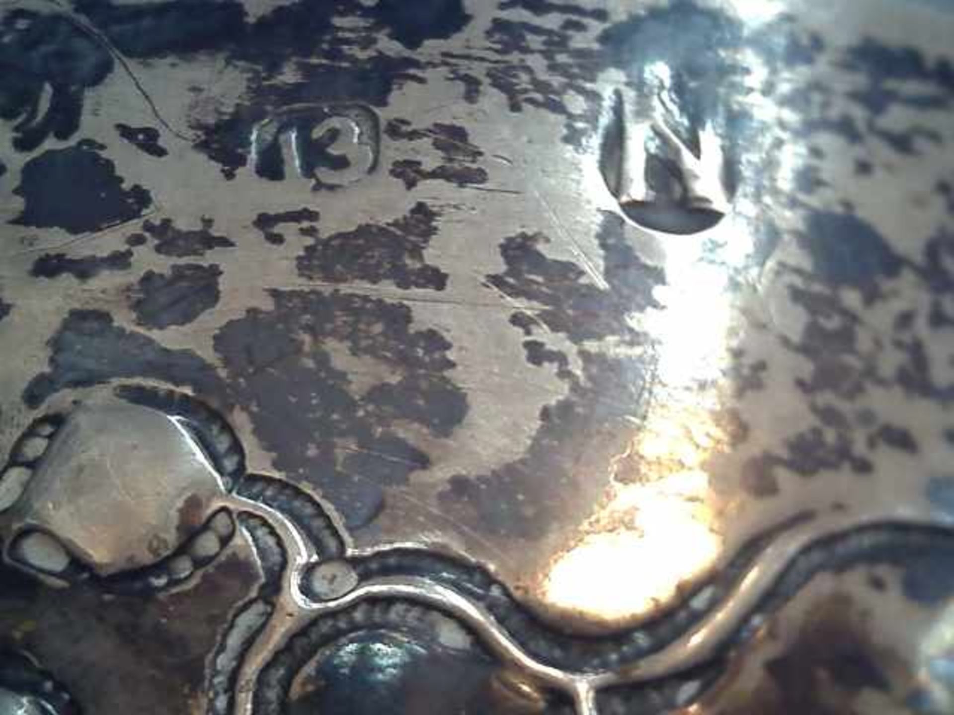 Obstschaleum 1850, 13lötiges Silber (812er), handgetriebener Früchtedekor, ovale Schale auf - Bild 2 aus 2