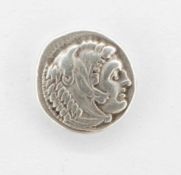 DrachmeMakedonien 336-323 v.Chr., Alexander III. (der Große), Herakleskopf in Löwenhaube/ Zeus auf