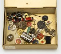 Lot Miniaturen u. Nadeln32 Stück, I. u. II. WK, einige Nachkrieg, ungeprüfter Posten