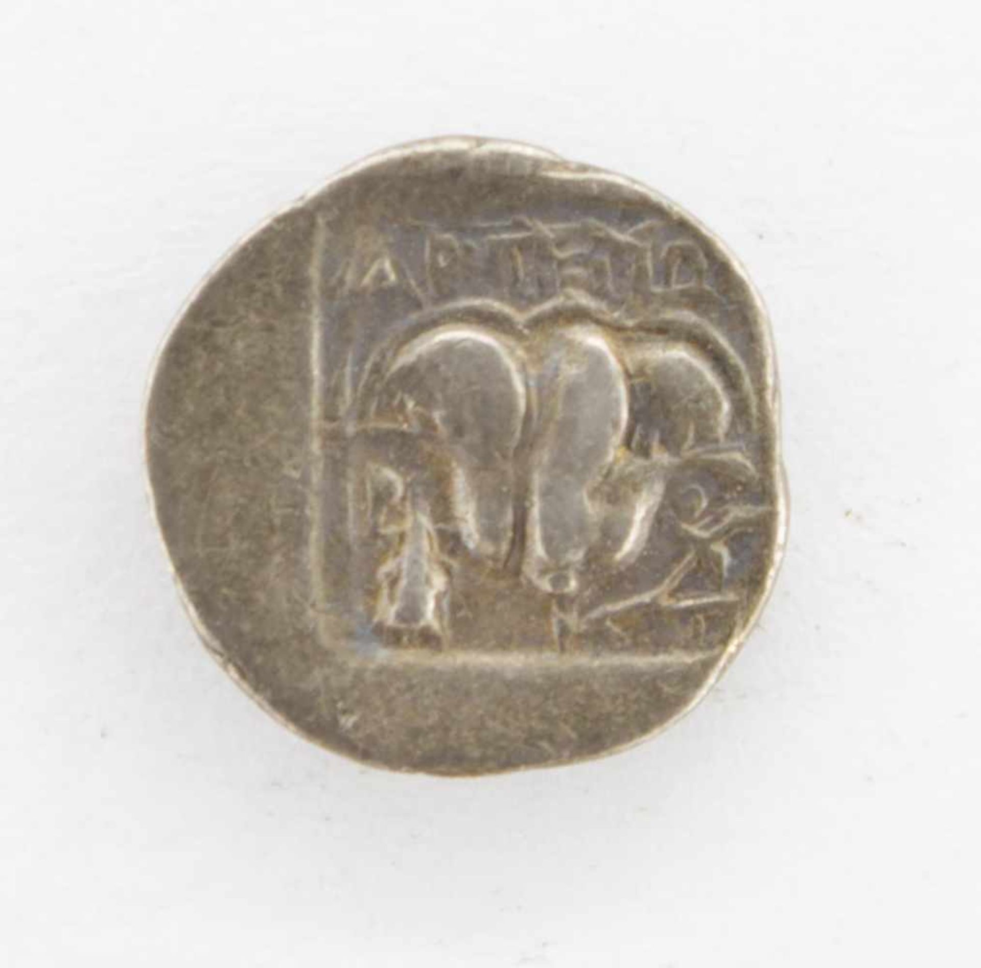 DrachmeRhodos 128-88 v.Chr., Heliuskopf mit Strahlenkrone,verso Rose - Bild 2 aus 2