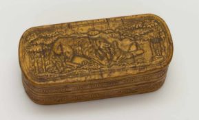 Tabakdose19. Jh., Birkenholz geprägt, auf dem Deckel Darstellung eines Hundes beim Retten eines