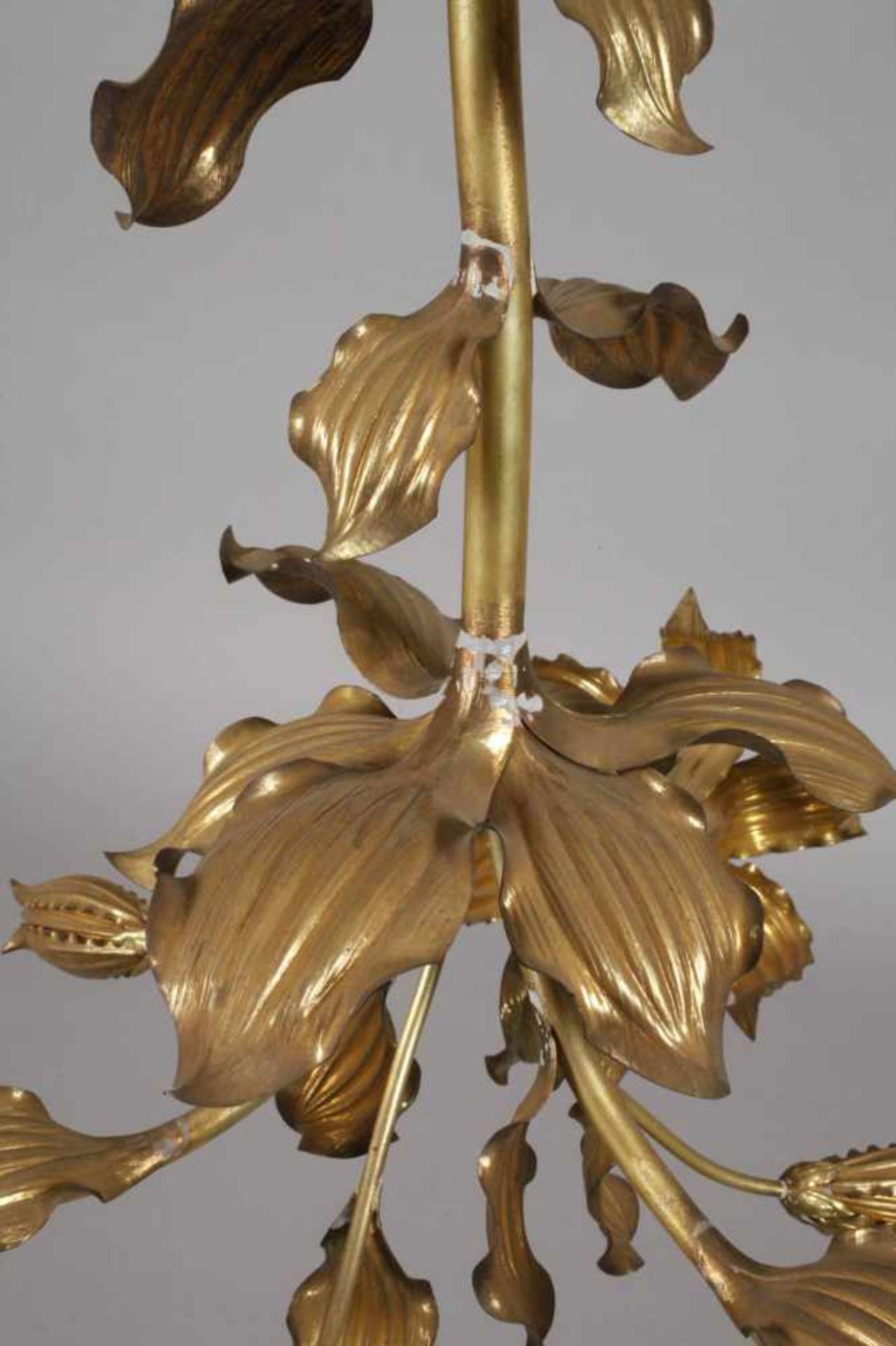 Deckenlampe Jugendstilum 1910, Messing massiv bzw. aufwendig getrieben, in Form einer Lilie - Bild 4 aus 5