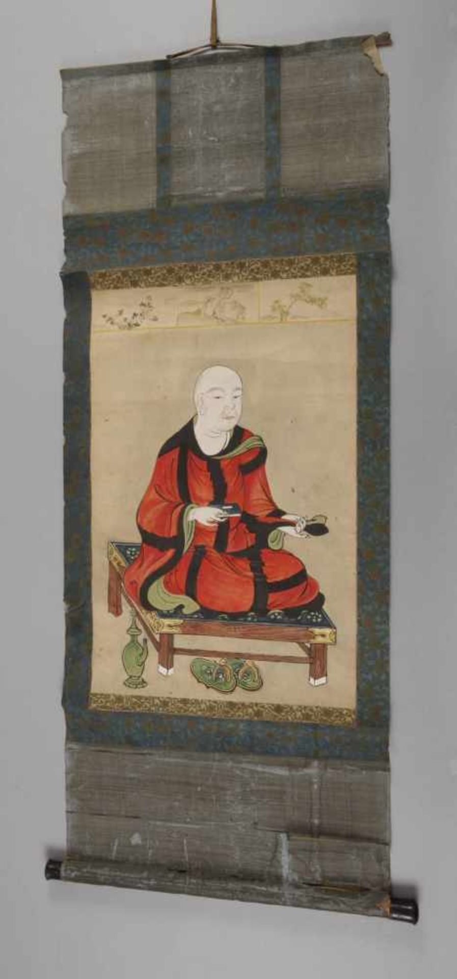 Zwei RollbilderJapan, 19. Jh., Mischtechnik auf Papier, Darstellung zweier sitzender Zen-Mönche, - Bild 2 aus 3