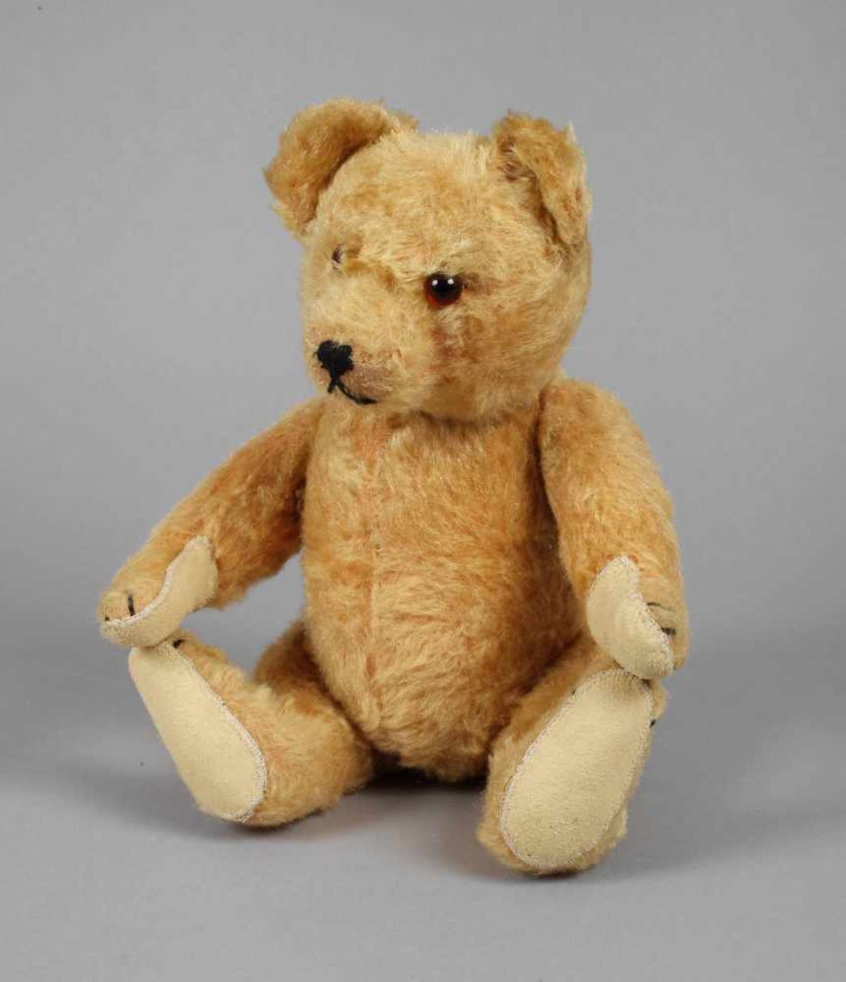 Uralt Teddybärum 1910, gelber Mohairplüsch, Rücken mit Buckel, große Füße, abgewinkelte Arme, Tatzen