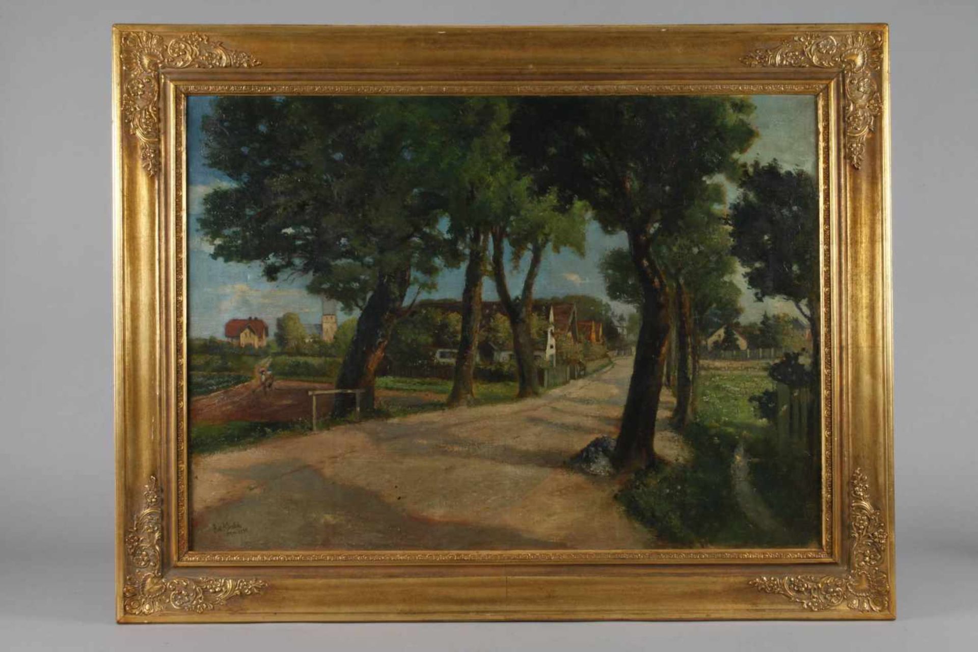 Rudolf Köselitz, Dörfliche Alleeidyllisch-sommerlicher Blick, durch die Bäume einer Allee, am - Bild 2 aus 5