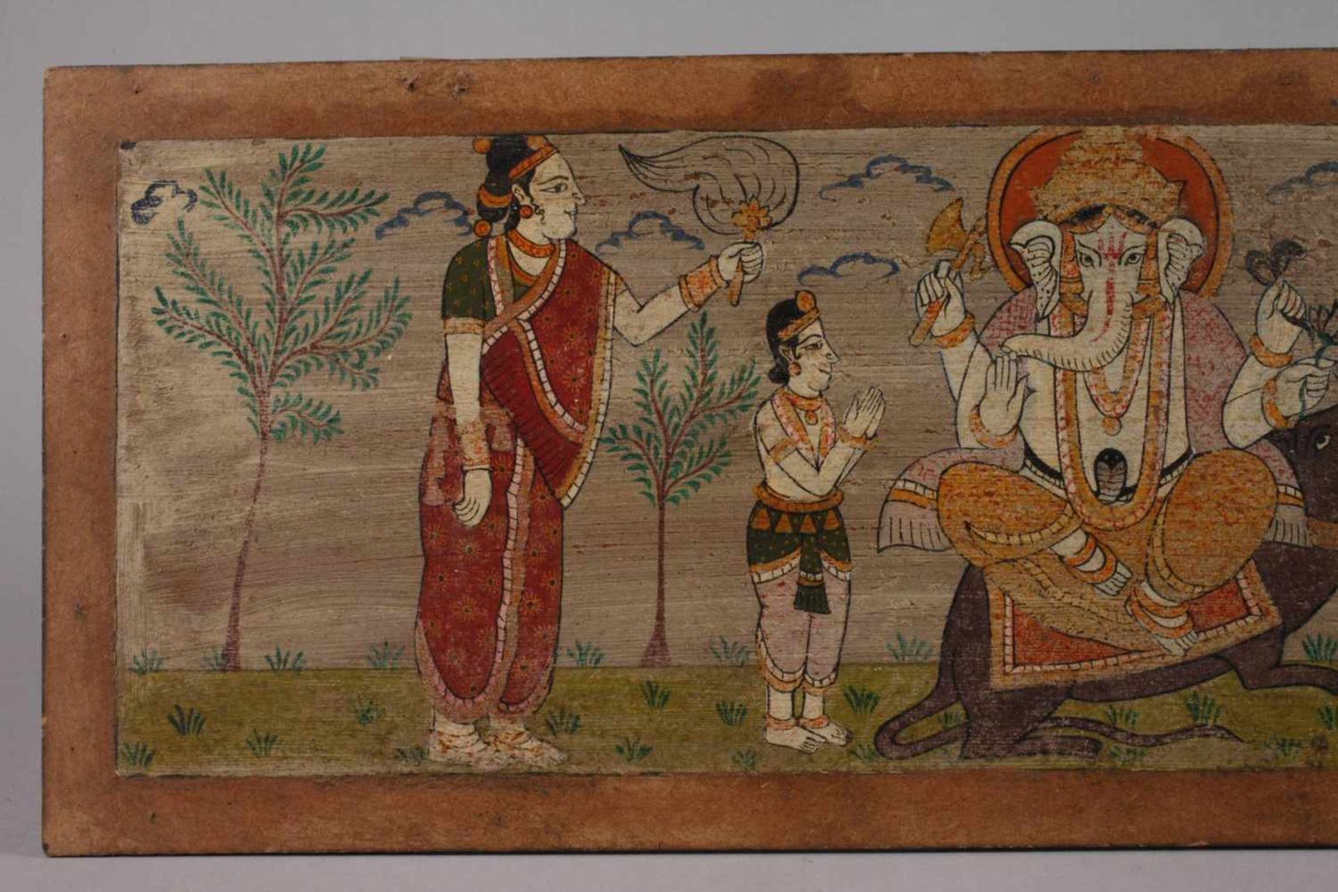 SupraporteIndien, 20. Jh., unsigniert, Tempera auf Holzplatte, langrechteckige Darstellung des auf - Bild 2 aus 3