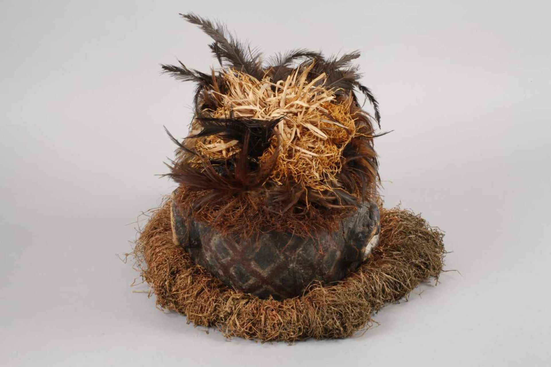 Rituelle Kopfmaske1. Hälfte 20. Jh., aus weichem Tropenholz gefertigt, braungefärbter Grund mit - Bild 4 aus 4